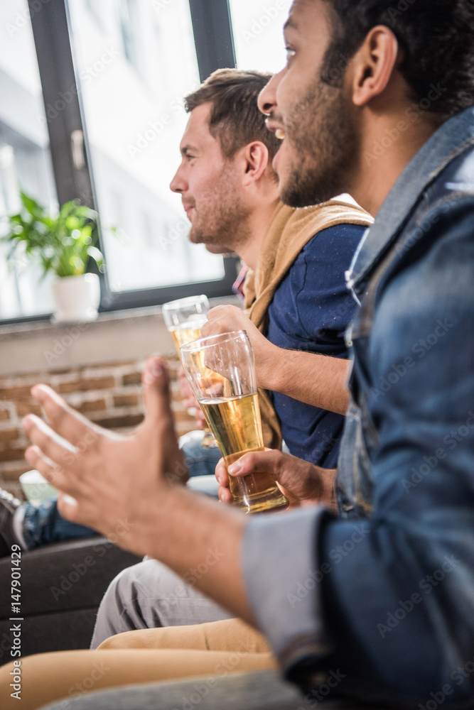 friends drinking beer friends drinking beer