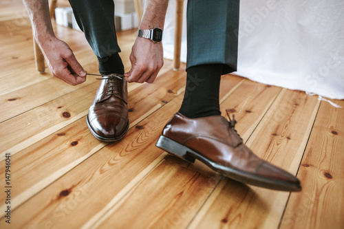 groom tying his shoes