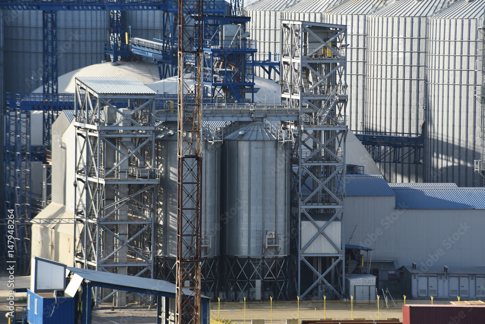 Grain transshipment in port Grain transshipment in port
