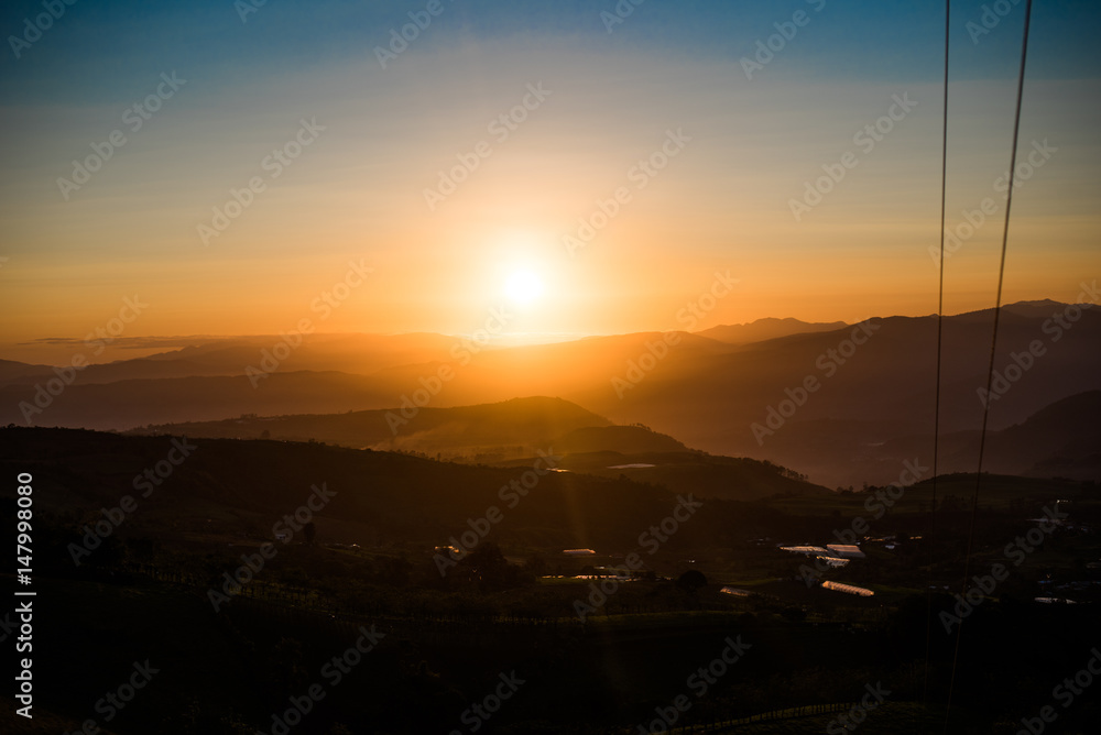 Obraz premium Amanecer Montaña