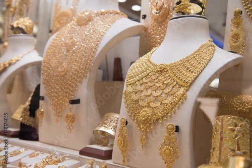 Εκτύπωση καμβά gold jewelry in the shop window