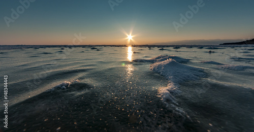 lodowy zachód Słońca Bajkał