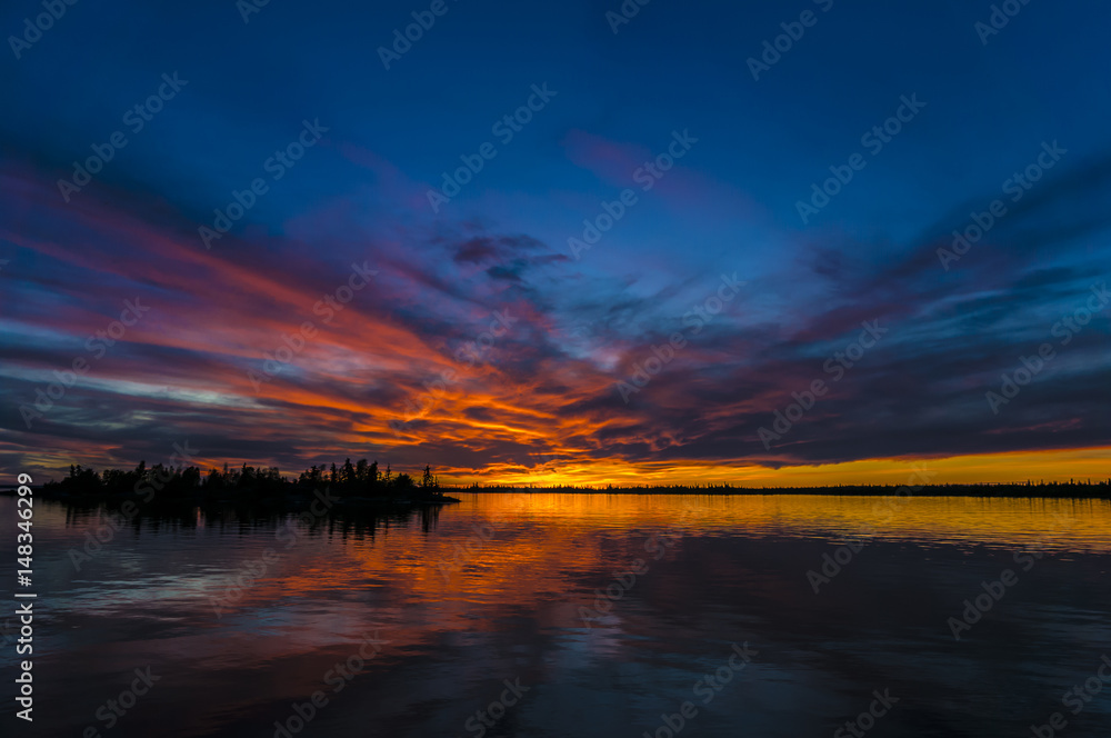 グレートスレーブ湖の夕焼け