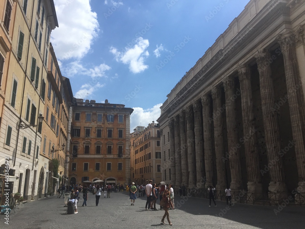 Roma, Piazza di Pietra - Tempio di Adriano