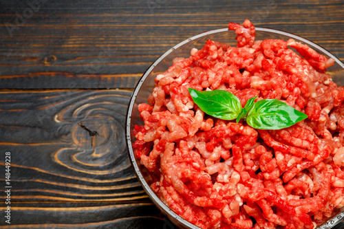 Schilderij op canvas Minced meat of stuffing in glass bowl