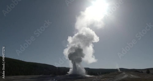 Geysir, steam, sun