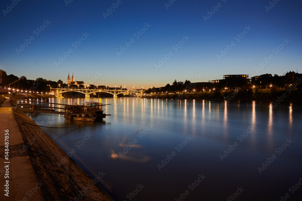 Panorama der Stadt Basel mit Rhein