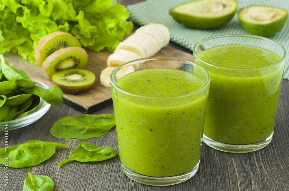 Green smoothie with spinach,banana, kiwi Green smoothie with spinach,banana, kiwi