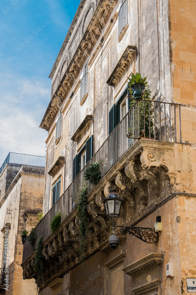 Malerische Balkone in Lecce, in Apulien, Italien
