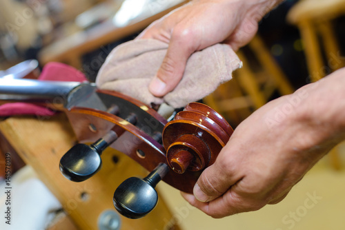 Obraz na płótnie Musical instrument being polished