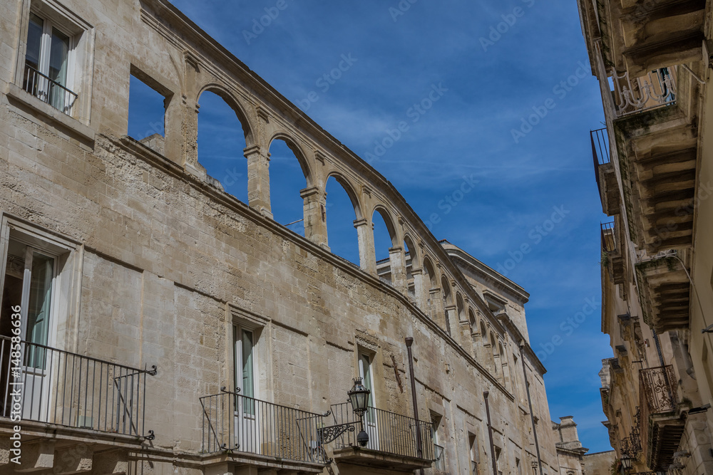 Historische Bogen Architektur in Lecce, in Apulien, Italien