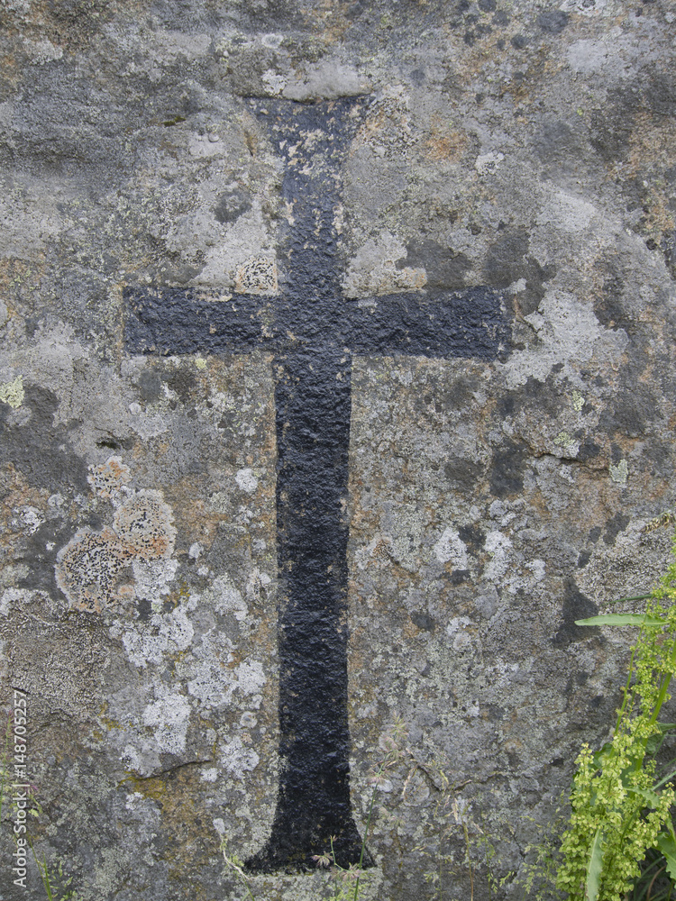 Kreuz auf Felsen