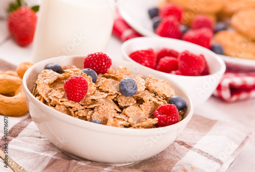 Breakfast with wholegrain cereals. 