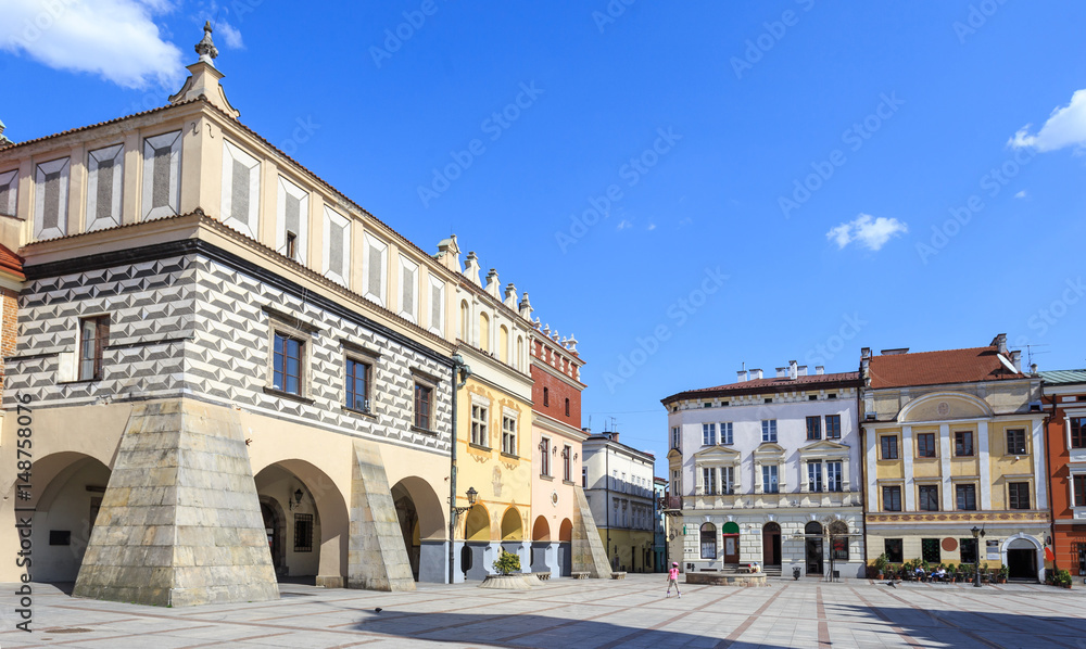 Renesansowe kamienice na rynku starego miasta w Tarnowie. Tarnów nazywany jest perłą polskiego renesansu
