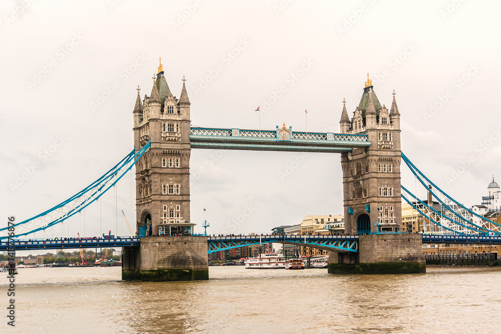 Obraz premium View of Tower Bridge end Thames River at Sunset. London, UK.