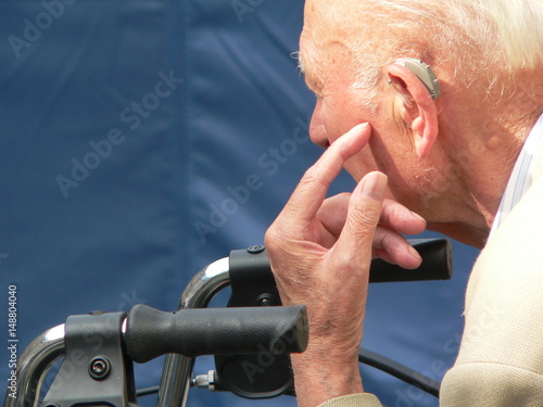 Alter Mann macht Pause