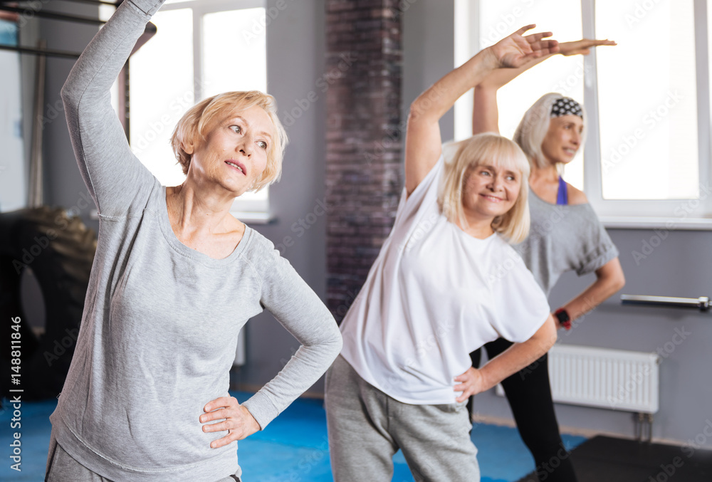 Obraz premium Nice hard working women staying fit