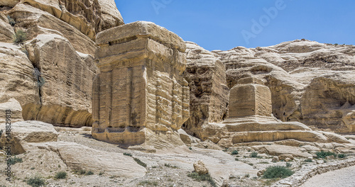 Tableau sur toile One of the tombs in the ancient city of the Petra (Treasury, el Khazneh) - Jorda
