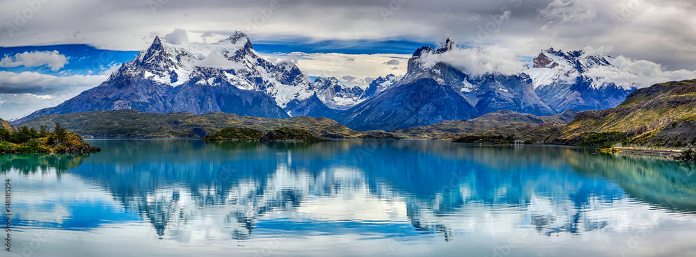 Reflection of Cuernos del Paine at Lake Pehoe - Torres del Paine N.P. (Patagonia, Chile)  - obrazy, fototapety, plakaty 