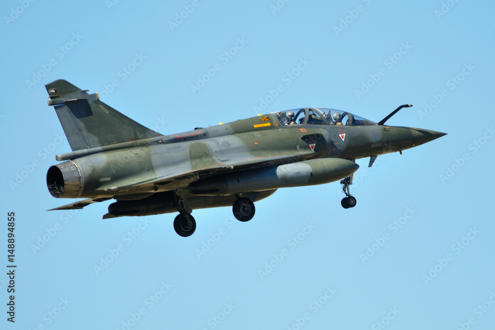 Mirage 2000D aterrizando