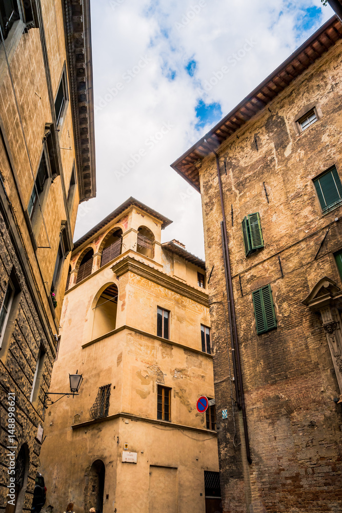 Dans les rues de Sienne en Toscane