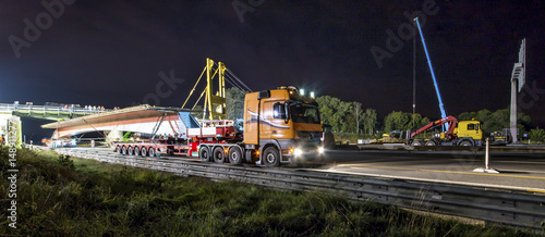 Cuadro en lienzo Schwertransport Brückenelement