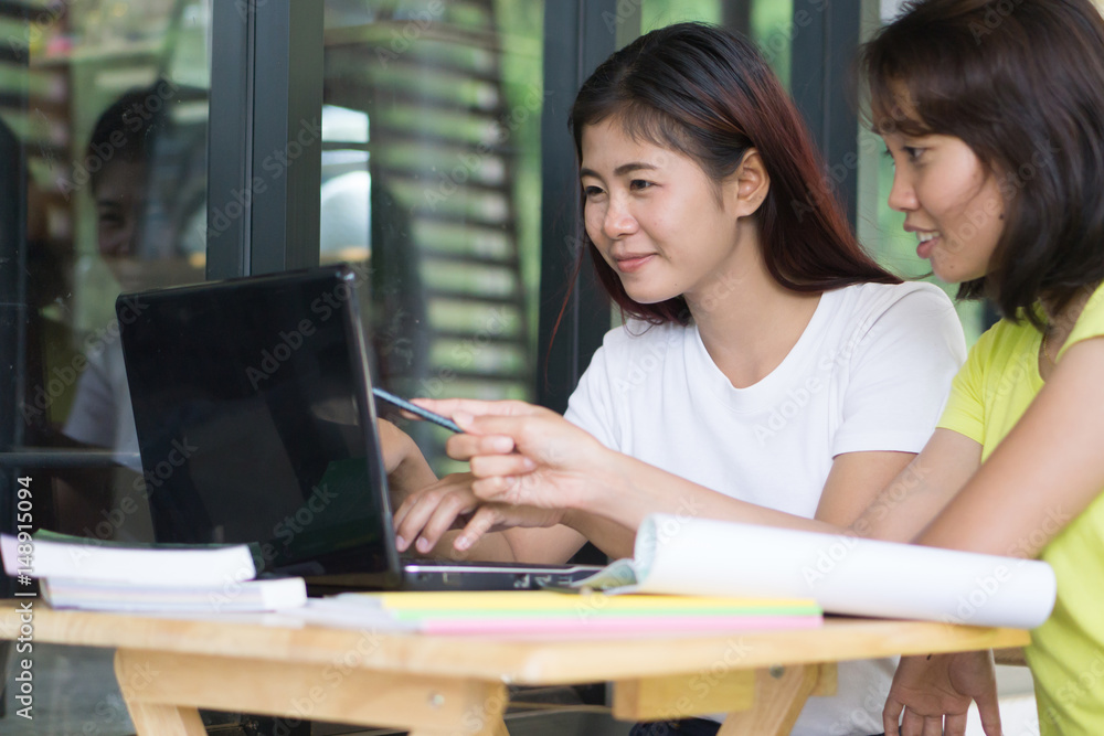 Asian are increasing their skills with friends. Asian are increasing their skills with friends.