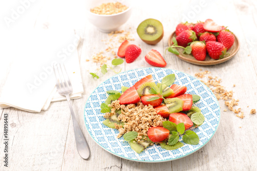 strawberry ant muesli