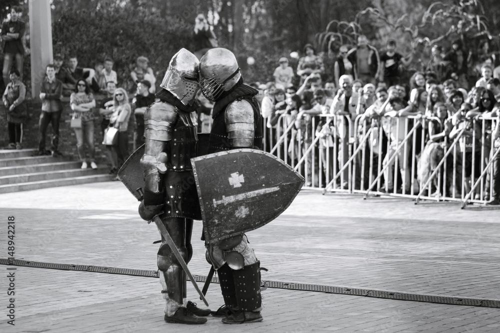 Obraz premium Two knights forehead against the forehead deciding to attack