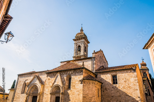 Wallpaper Mural Dans le village de San Quirico en Toscane Torontodigital.ca