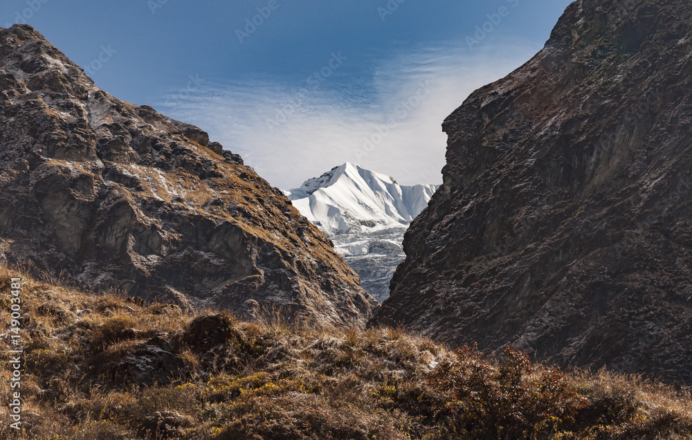 Fototapeta premium Mroźny poranek, Himalaje, Nepal