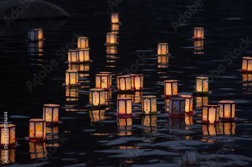 Wallpaper Mural 灯籠流し Torontodigital.ca