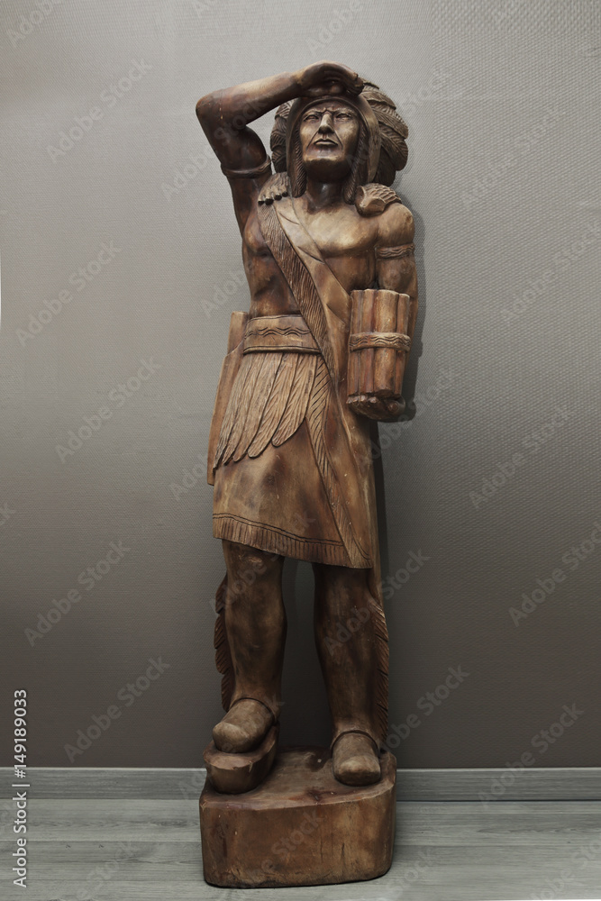 totem indien en bois sculpture Stock Photo | Adobe Stock