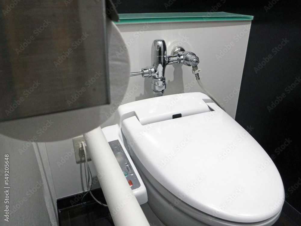 Fototapeta premium トイレ トイレットペーパー