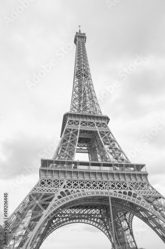 Tour Eiffel in Paris © gumbao