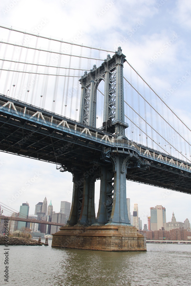 Obraz premium New York Manhattan Bridge from below