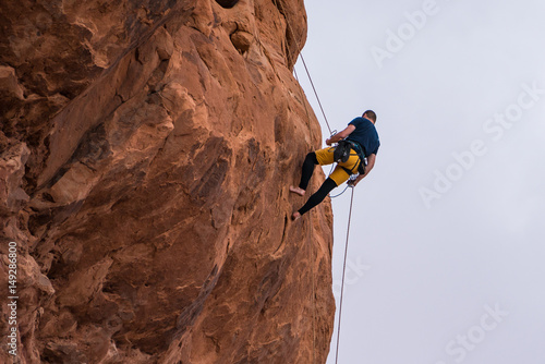 Fotografija Rock climber belaying down hoodoo