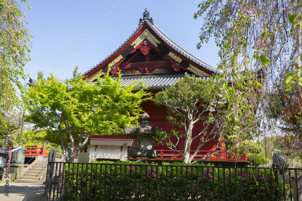 Япония. Токио. Храм в парке Уэно.