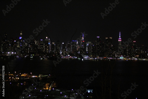 Obraz na płótnie New York Skyline at night as seen from New Jersey w salonie