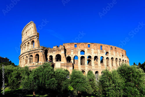 Canvas Print A blue sky day at the Colosseum in Rome
