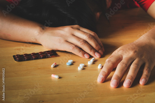 Fotografía Women Take medicine overdose and Body can not get