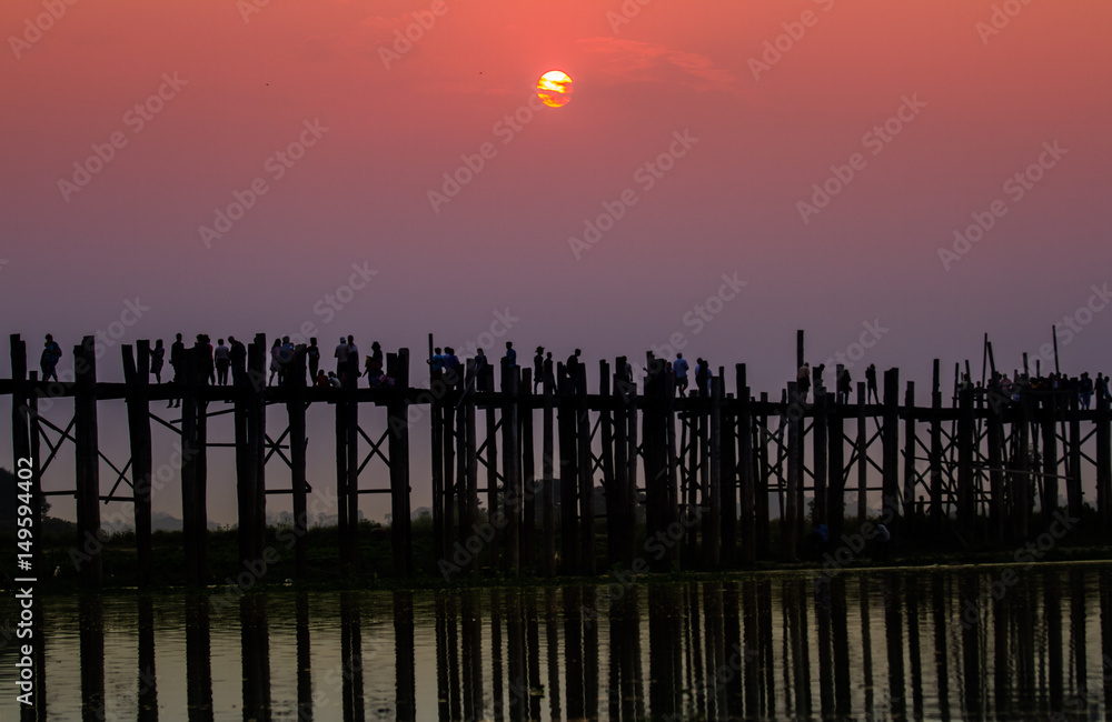 U Bein bridge sunset