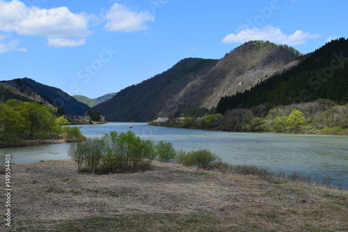 日本三大急流 最上川 ／ 山形県内の源流から河口まで流れる日本三大急流の一つ、最上川です。一つの都府県のみを流域とする河川としては、延長229kmと国内最長の河川です。