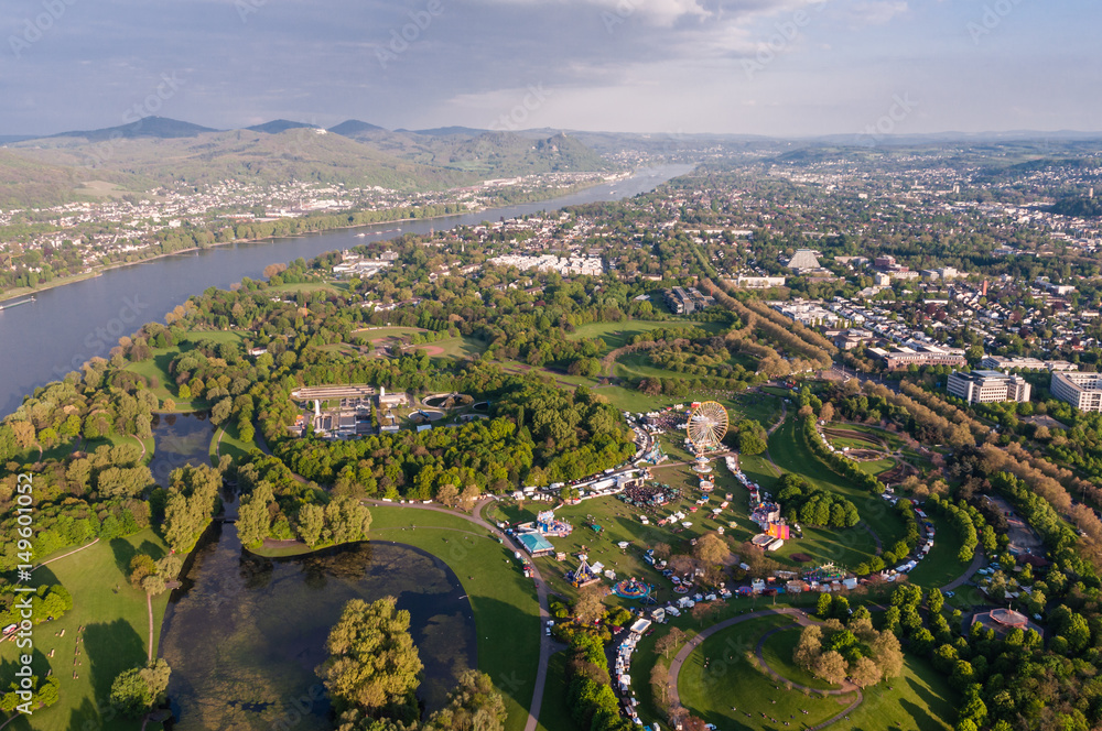 Bonn - Blick über den Freizeitpark Rheinaue zum Siebengebirge