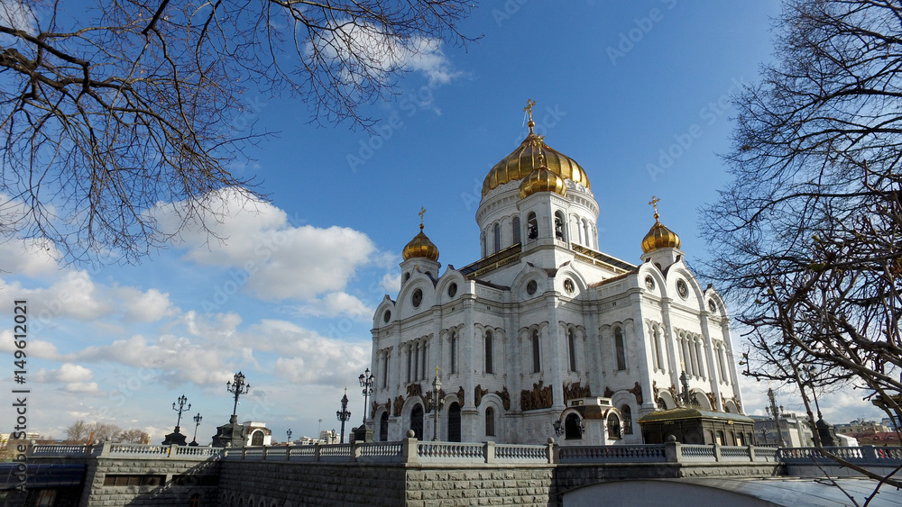 Fototapeta premium Vista panoramica della Cattedrale di Cristo Salvatore e Ponte dei Patriarchi, Mosca, Russia