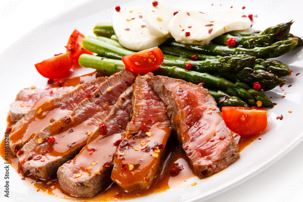 Fillet mignon with asparagus