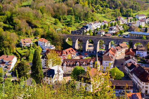 Blick auf den Ort Hornberg im Gutachtal mit der Eisenbahnbrücke photo