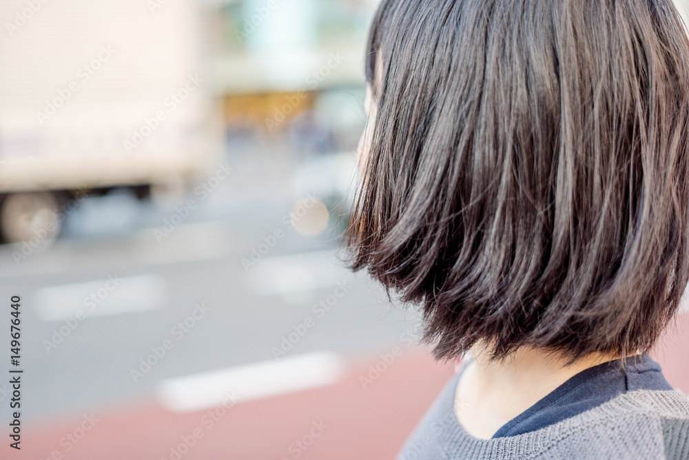 都市を見る女性 都市を見る女性