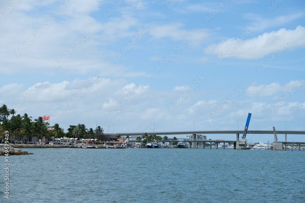 Mac Arthur causeway of Miami