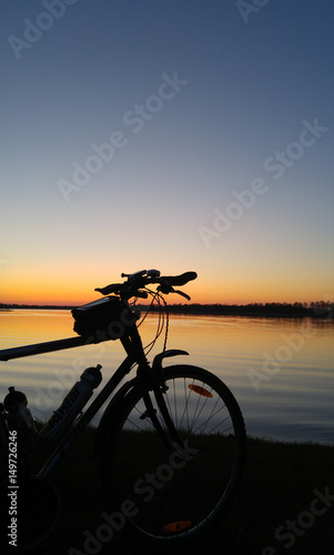 Obraz na płótnie Sunset with a bicycle w salonie